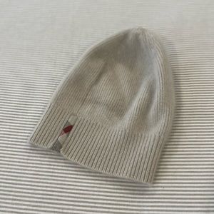 NWOT Burberry cashmere toque *mark on fabric*
